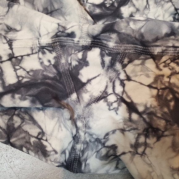 NWOT Lululemon Wunder Under Hi-Rise 7/8 Tight Full-On Luxtreme. White, Grey. 6. - Picture 10 of 13